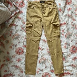 Super cute tan cargo pants